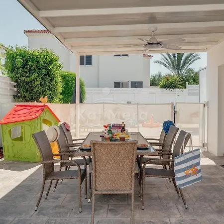 Maddie Case de vacanță